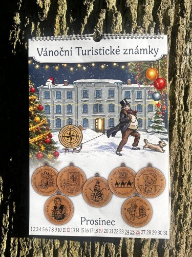 Kalendář "Turistické známky 2027 - 30 let vzpomínek s vůní dřeva"